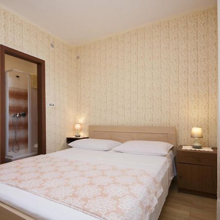 Apartments Vukicevic Brodarica 시베니크 외부 사진
